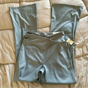 NWT Crossover Fit Flare Legging